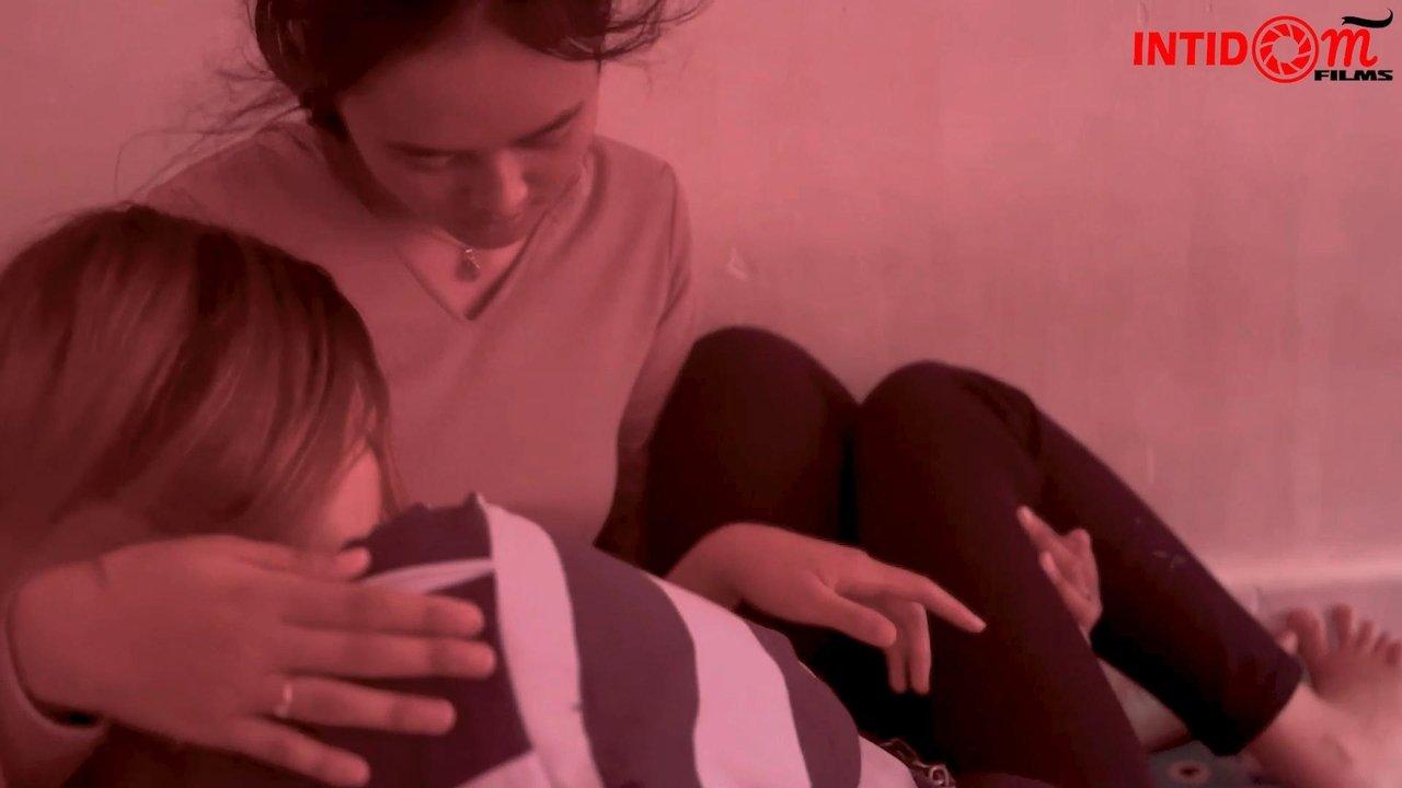 Memiliki Viola 4 backdrop