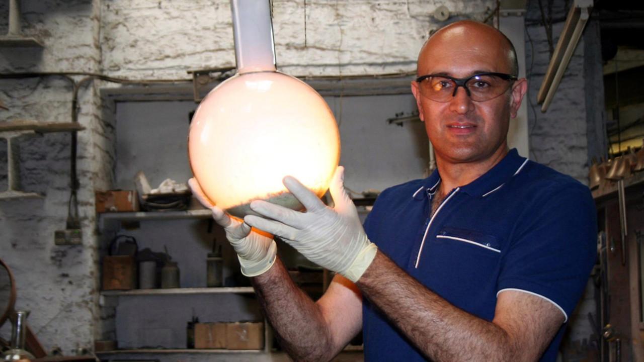 Chemistry: A Volatile History backdrop