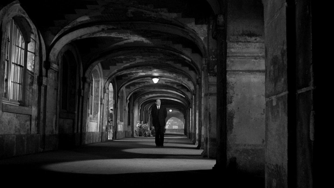 Maigret Sets a Trap backdrop