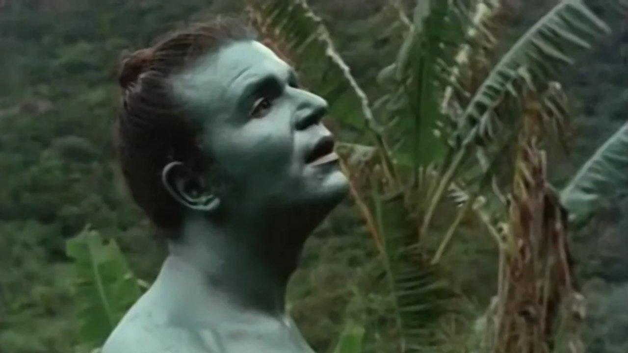 Le Maître du temps backdrop