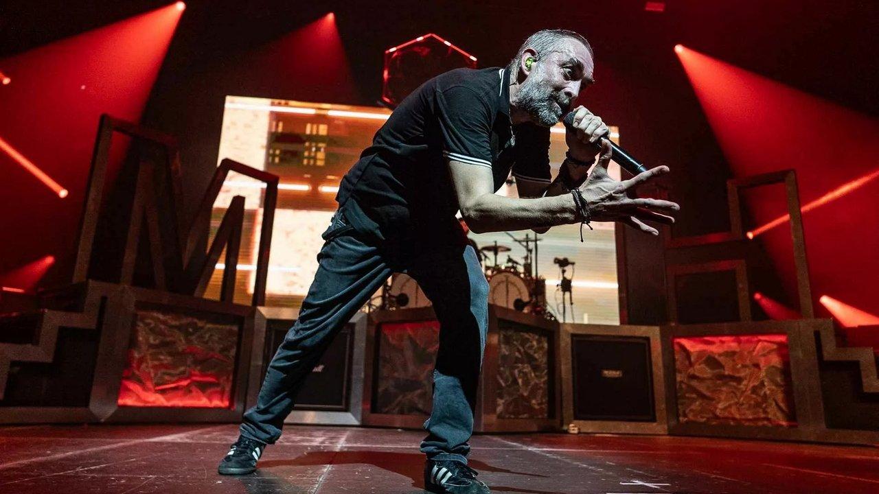 Mass Hysteria au Zénith de Paris backdrop