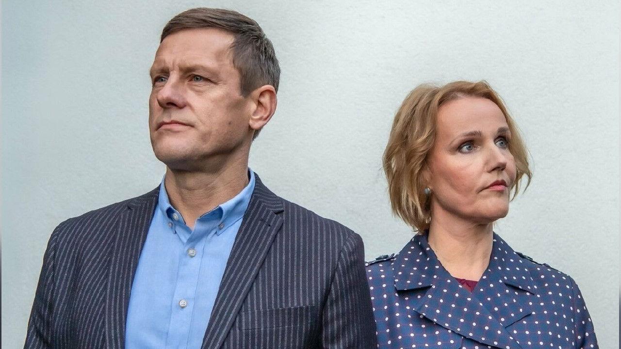 Lahutus Eesti moodi backdrop