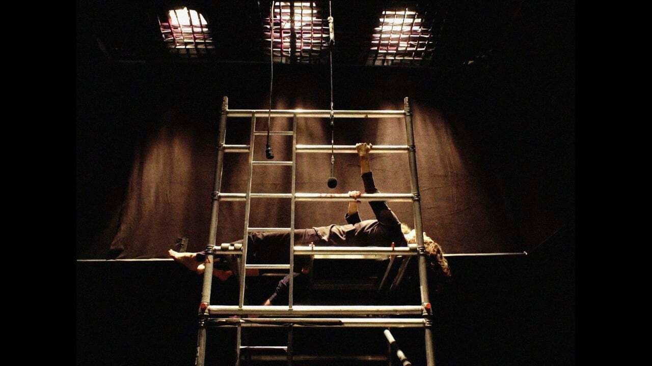 Les équilibristes backdrop