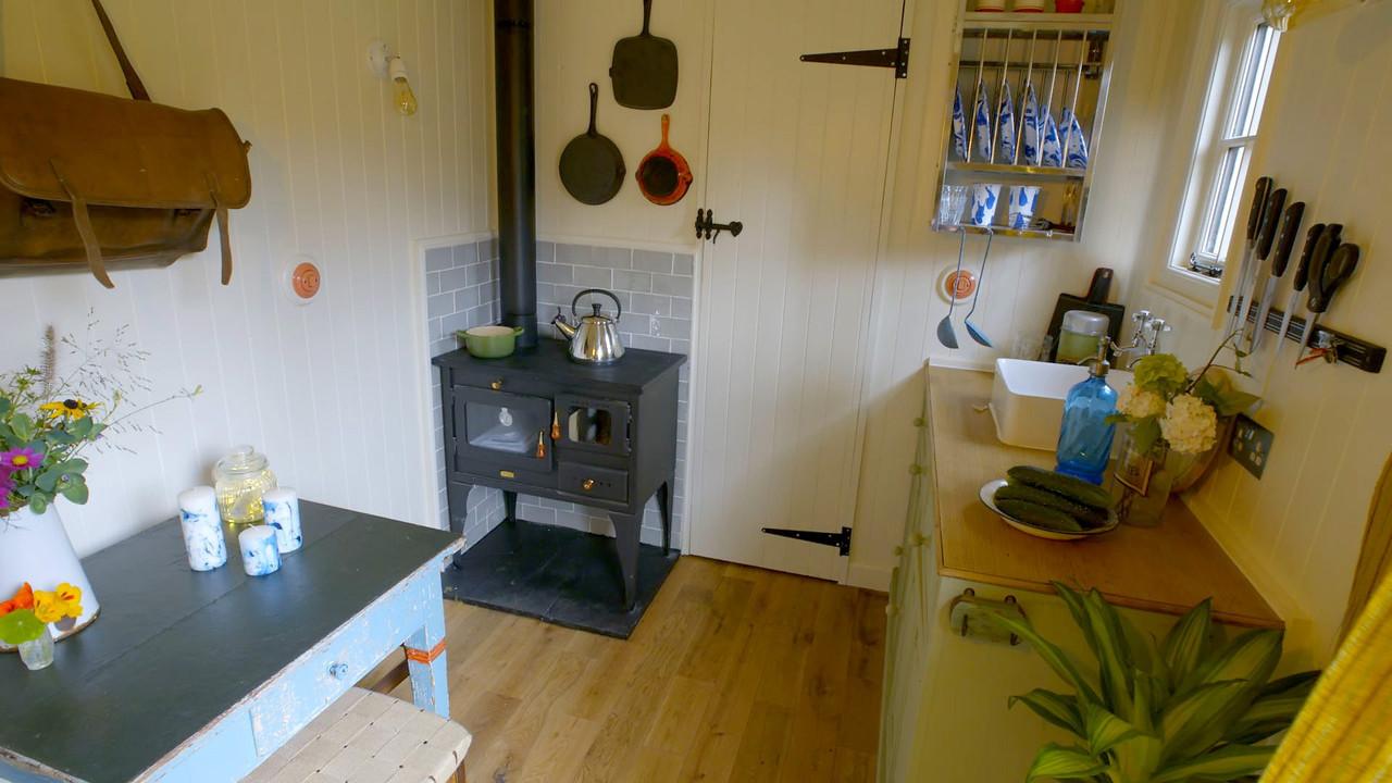 Anthony & Bianca's Shed to Shepherd's Hut