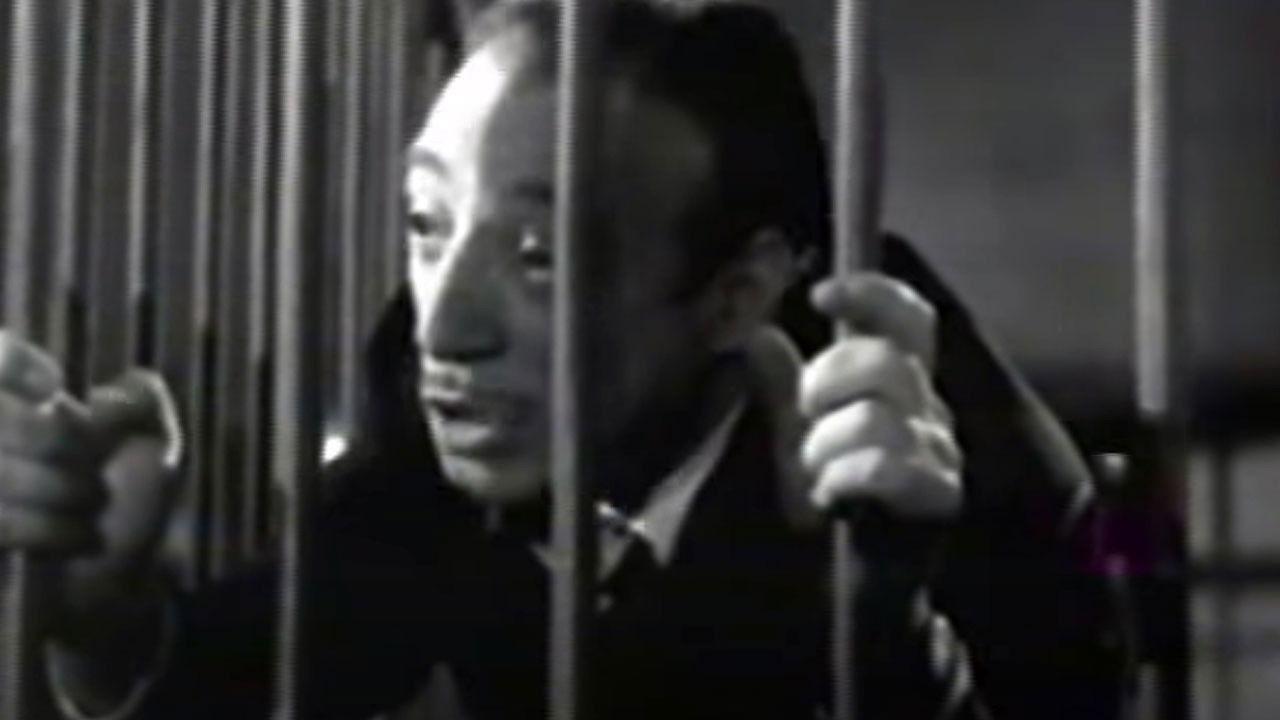 Se necesita un hombre con cara de infeliz backdrop