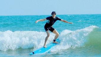 Surfing in LA🏄♂️🌊 We’re stoked guys😆