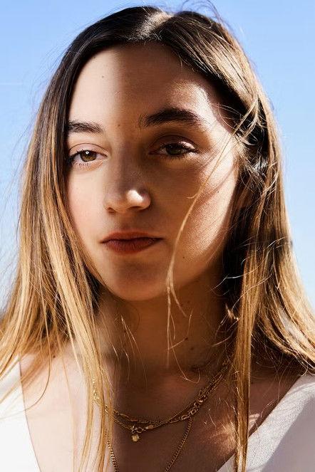 Luàna Bajrami fotoğrafı