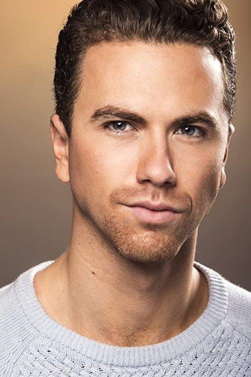 Richard Fleeshman fotoğrafı