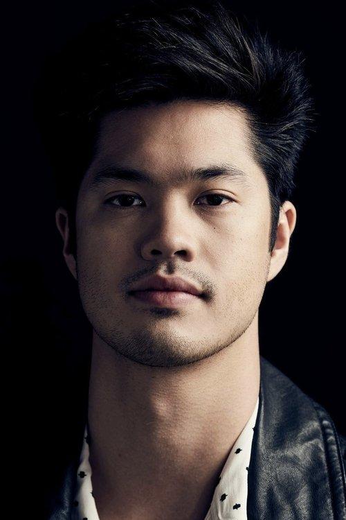 Ross Butler fotoğrafı