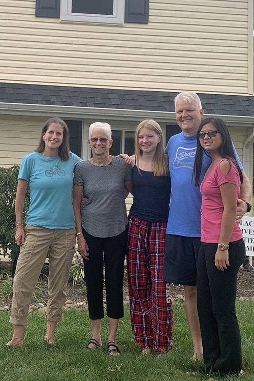 M & the Housewives of Bucks County dizi afişi