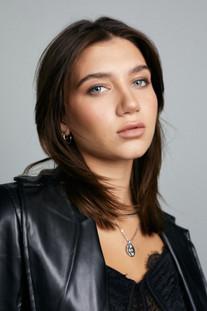 Madison Lewis fotoğrafı