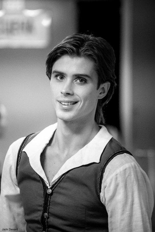 Artem Ovcharenko fotoğrafı