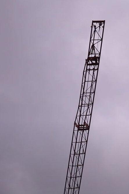 the building being built film afişi