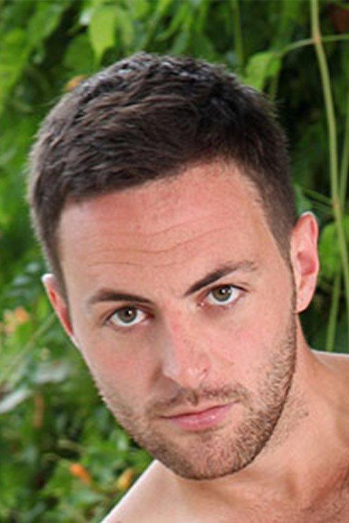 Riley Tess fotoğrafı