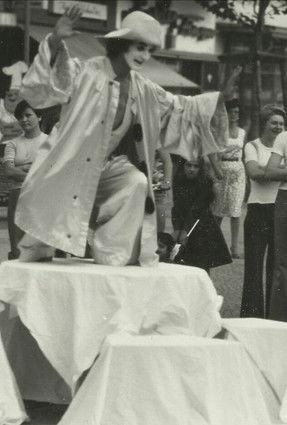 Love Living, Live Loving film afişi