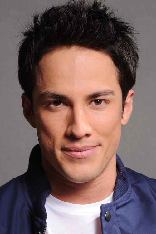 Michael Trevino fotoğrafı