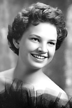 Yvonne Howell fotoğrafı