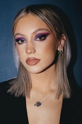 Riley Hubatka fotoğrafı