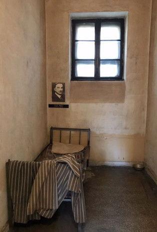 Memorialul Durerii dizi afişi