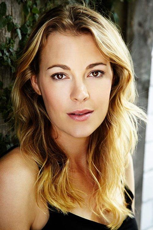 Mirrah Foulkes fotoğrafı