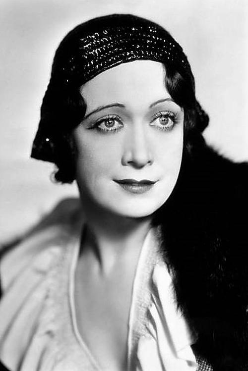 Esther Howard fotoğrafı